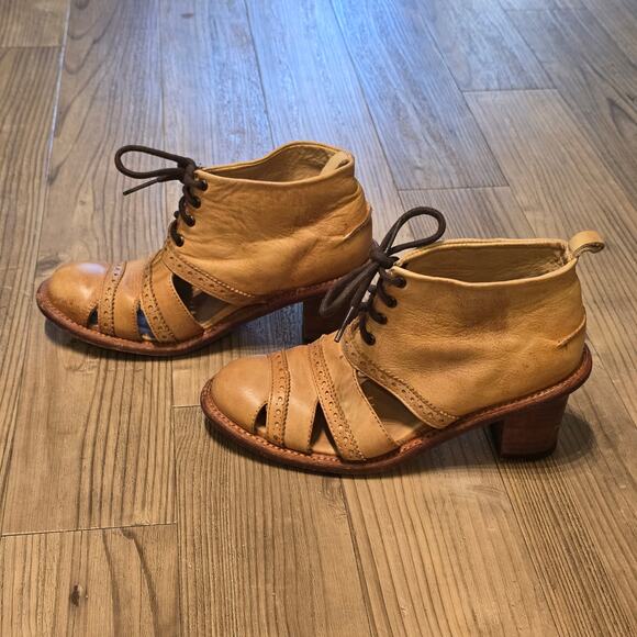 Anthropologie Holding Horses Distressed Leather Ankle Boots Sz 6.5M - Picture 3 of 7